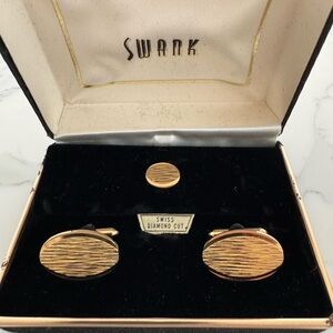 SWANK Gold tone Oval Cufflinks Set